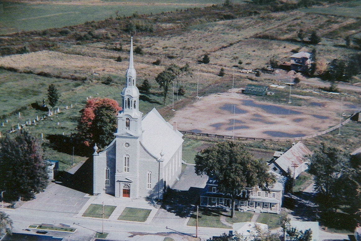 Église de Bécancour, la photo serait prise au début des années 1970.